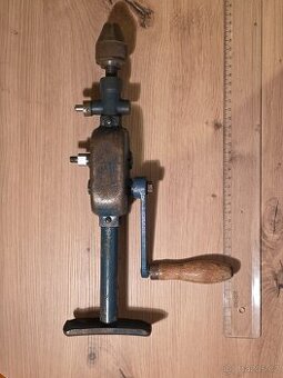 Staré nářadí, historická ruční vrtačka