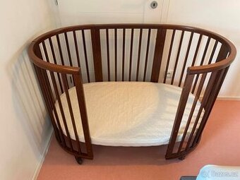 Stokke Sleepi V3 - se vším vybavením i matracemi