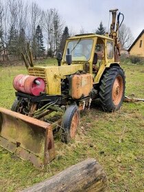 Traktorbagr Belorus