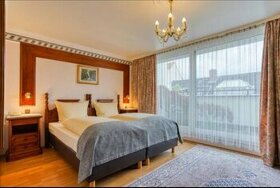 28x použitý hotelový nábytek kompletní pokoje
