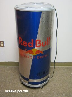 Lednice na nápoje ve tvaru plechovky (Red Bull)