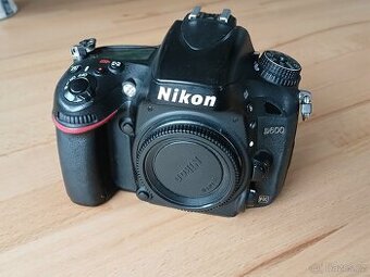 Zrcadlovka Nikon D600 tělo