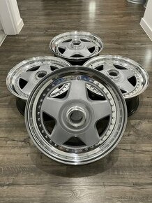 MOMO R3 17” 5x114,3 8J et37