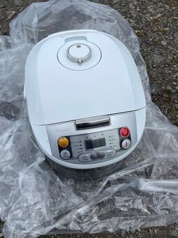 Philips Multicooker HD3037/70 - málo používaný