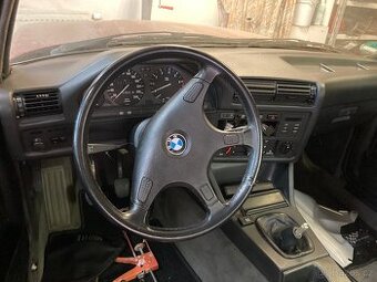BMW E30 - na díly