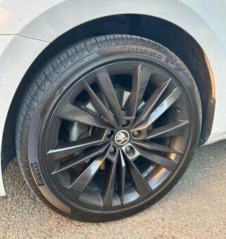 ALU 19" kola (+pneu 235/40/19)