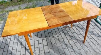 STOLY A ŽIDLE