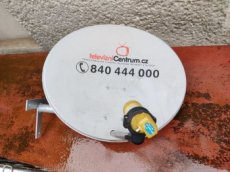 Prodám satelitní anténu s LNB jednotkou a držákem na zeď - 1