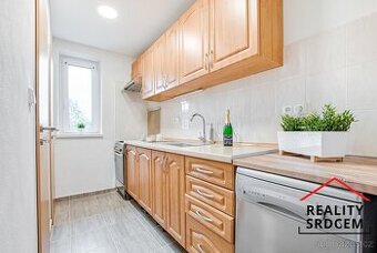 Pronájem zrekonstruovaného bytu 3+0 s balkónem, 55 m2, ul. V