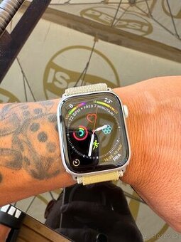 Apple Watch 8 45mm top stav