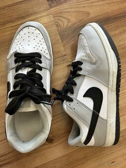 Nike tenisky 37