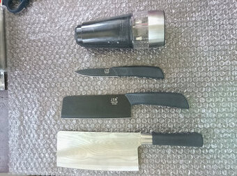 3ks nožů + elektrický mlýnek na sůl a pepř, bateria AAA