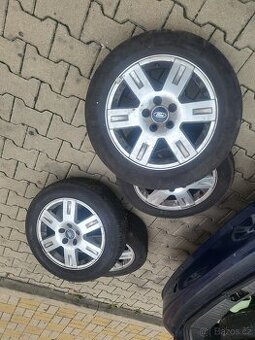 Pneu  na forda 205/55/16
