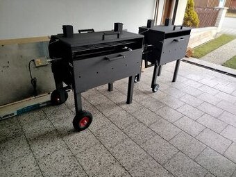 Gril na kýtu, kuřata, menší sele