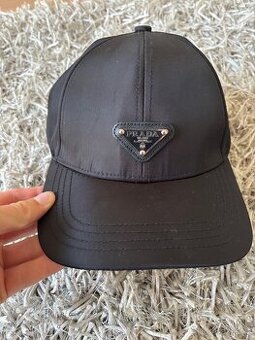 Prada Kšiltovka