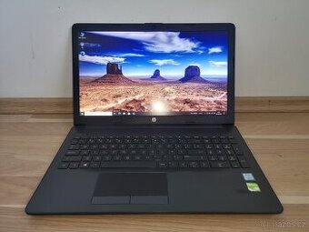 Čtyřjádrový notebook HP Pavilion 15-da0040nq