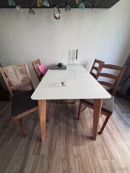 Prodám jídelní set – stůl + 4 židle