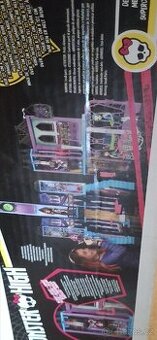 Domecek monster high velká škola