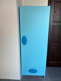 Plně funkční dětská skříň Ikea Mammut se šuplíkem