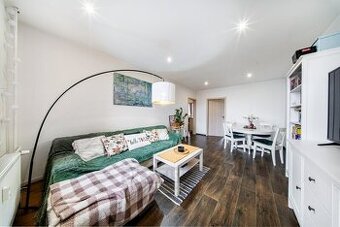 Prodej bytu 3+1 s balkonem, 78,20 m2, Lhenická ul., České Bu