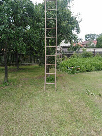 dřevený žebřík