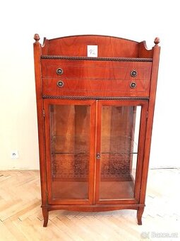 Nabízím skleník z masivu se šuplíky