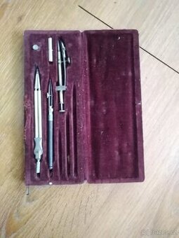 Rýsovací potřeby staré