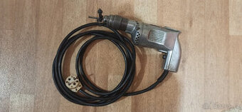 Starší, plně funkční vrtačka EV 004