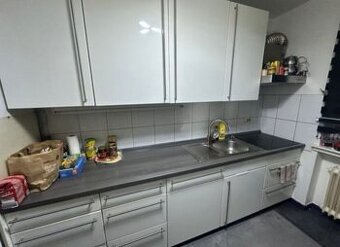 Moderní lesklá linka s vestavěnými spotřebiči,5795