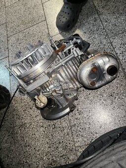 Díly z motoru Honda, benzínová sekačka