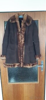 Kožešinový kabátek