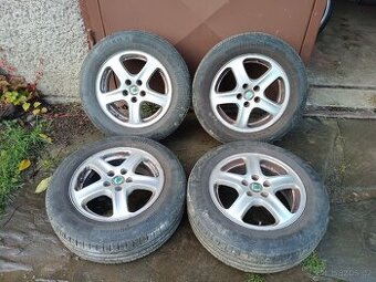 kola Škoda Octavia 1