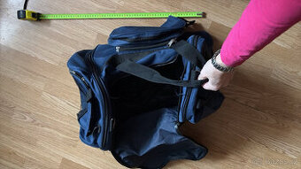 taška přes rameno, tmavo modrá  asi 50 x 30 cm