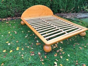 Dřevěná manželská postel 200x180