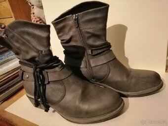 Prodám dámské boty velikost 38.