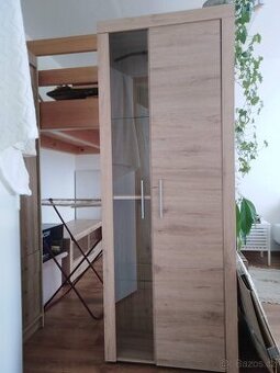 Obývací stěna: skříň s vitrínou, skříňka pod TV, komoda