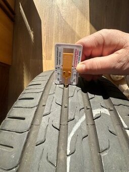 Prodám letní pneu 215/55 R17V XL.2500Kč