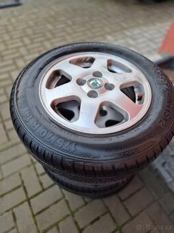 Prodam alu kola Škoda 4x100 r14 s letnim pneu