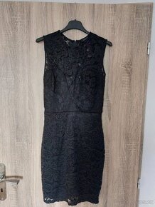 Černé krajkové šaty