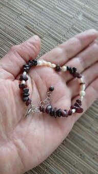 Starý náramek perly s granáty...mvrysava@seznam.cz