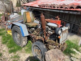 Traktor domácí výroby + vlečka