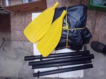 Člun,pádla,ploutve,nafukovací pumpy