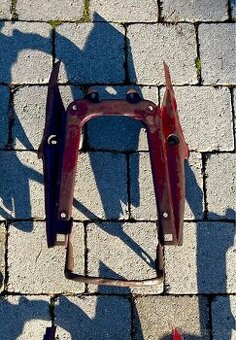 Jawa ČZ 125 175 kývačka - podsedlový rámeček