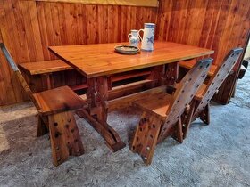 Dřevěný jídelní stůl, 3 židle, lavice