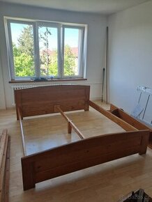 Masivní dřevěná postel 180x200