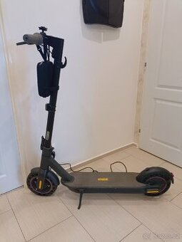Elektrická koloběžka Ninebot Max G30