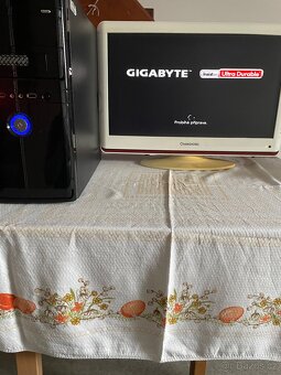 Intel core i3/RAM 8GB/ SSD 120GB/ RADEON RX560 / LCD 22”