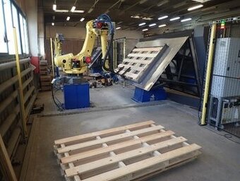 ROBOTIZOVANÉ PRACOVIŠTĚ pro výrobu dřevěných palet