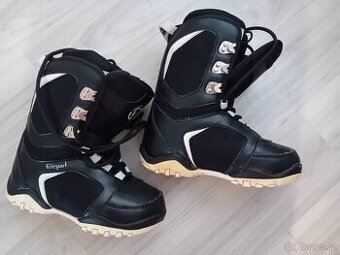 Snowboardové boty vel. 35 (stélka 22,5 cm)