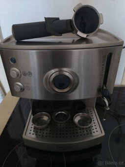 Pákový kávovar Morphy Richards 47507